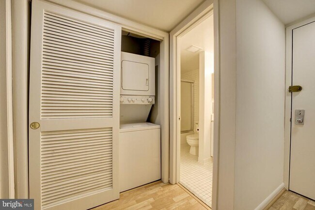 Building Photo - 1700 17th St NW