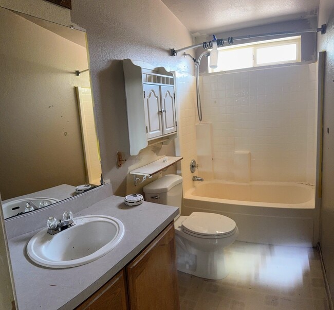 Building Photo - 2960 Peach Way