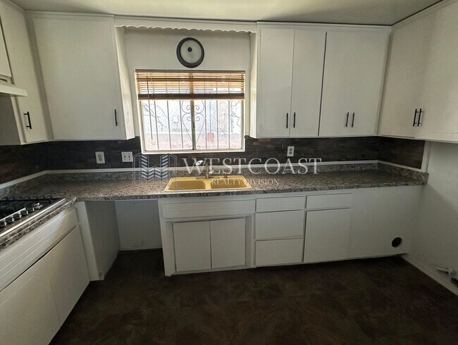 Building Photo - Highland