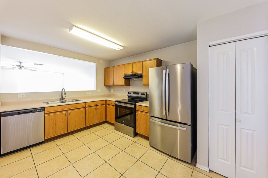 Building Photo - 11834 W Corrine Dr