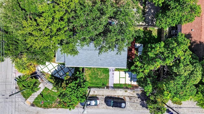 Building Photo - 2935 NW 14th Ave