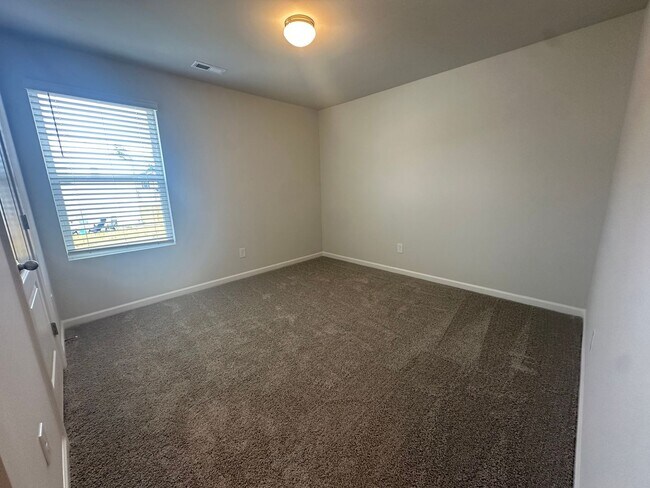 Building Photo - 191 Hornet Dr