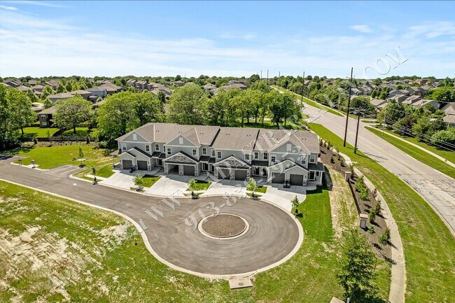 Building Photo - Brand New!! Townhome 3 Bed 2.5 Bath in Olathe-Available in JULY!!