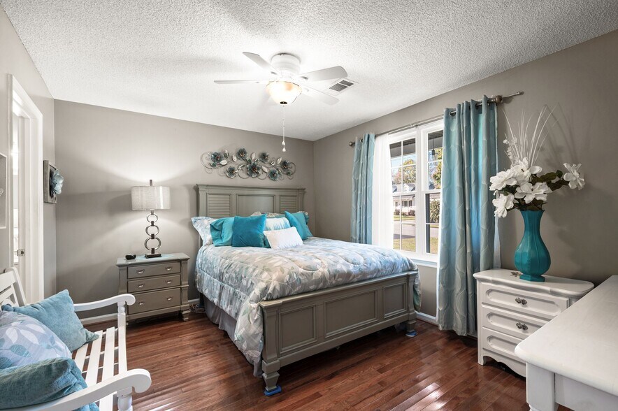 Building Photo - 808 Water View Ter