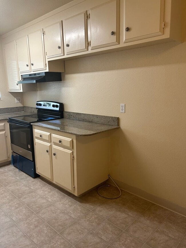 Building Photo - Corner Lot Home