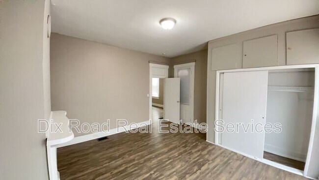 Building Photo - 252 McClure St