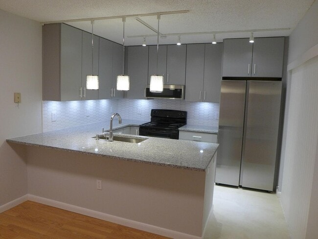Building Photo - 2708 12th Ct