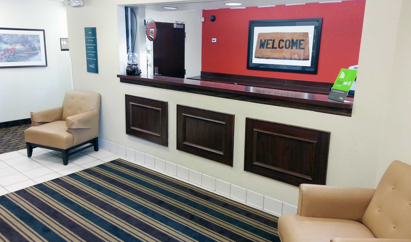 Lobby and Guest Check-in - Furnished Studio - Oklahoma City