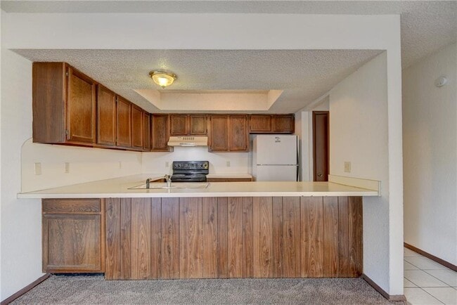Building Photo - 3 Bedroom/2Bath/2Car Duplex- 2 Car Garage-1.5 from Chilsholm Creek