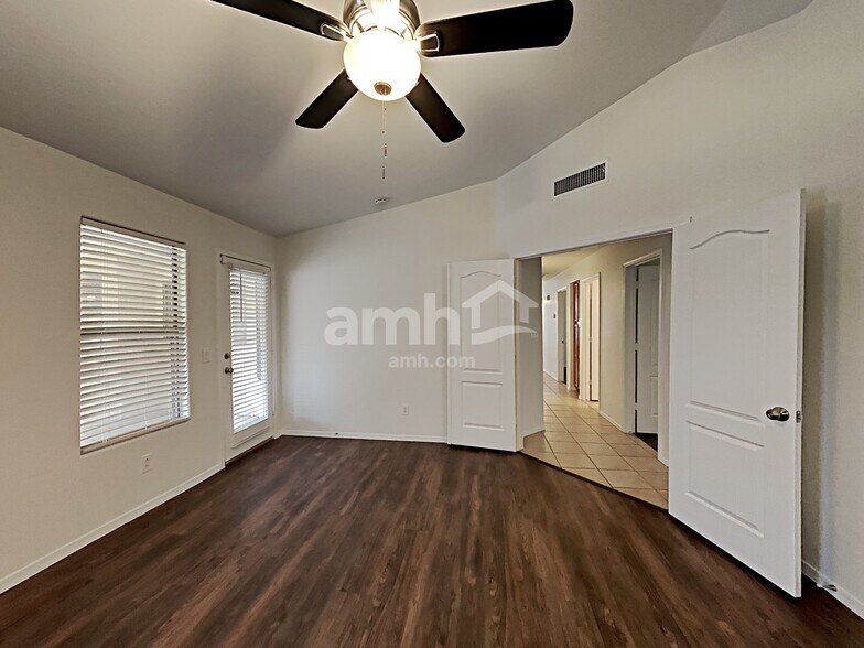 Building Photo - 12723 W Edgemont Ave