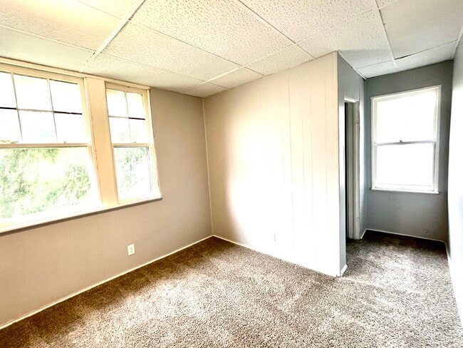 Building Photo - 1601 S Linwood Ave