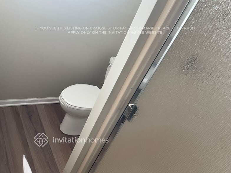 Building Photo - 416 Deerpath Dr