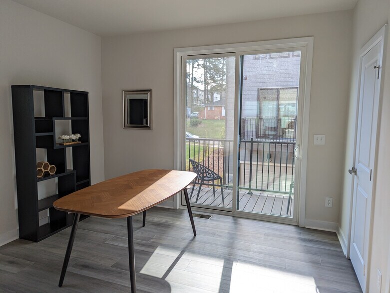 Building Photo - Room in Townhome on Gleason Wy