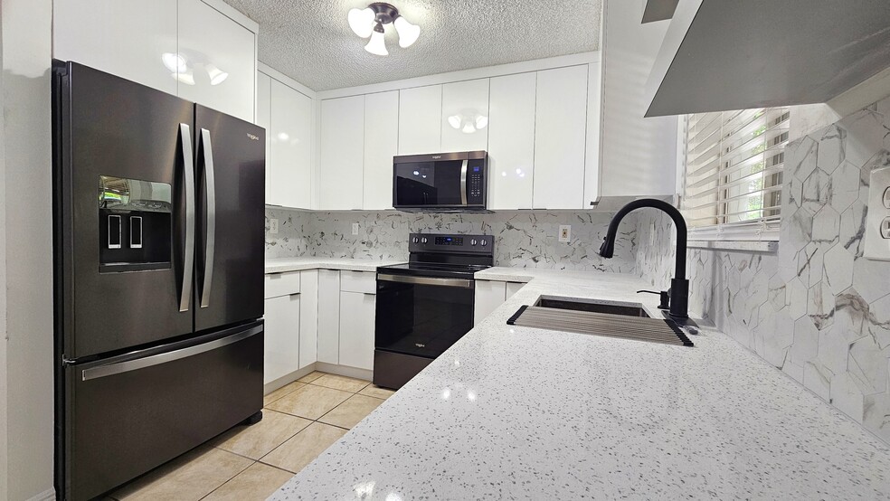Building Photo - 10611 SW 170th Ter