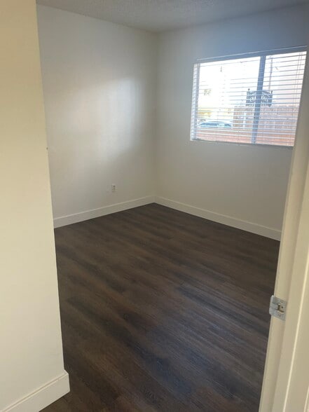 Building Photo - 4747 Utah St