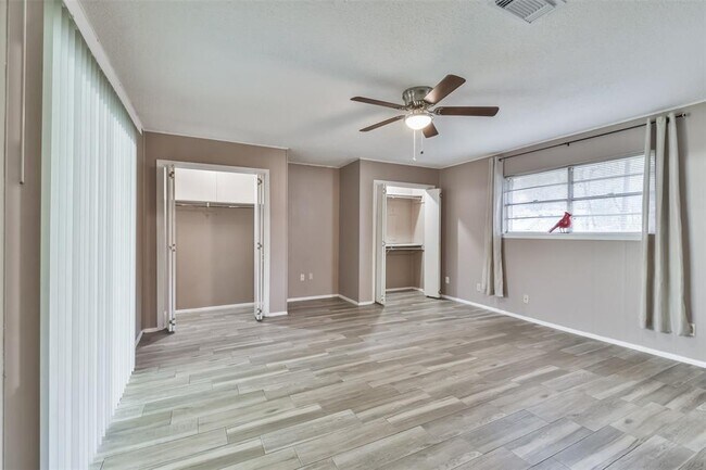 Building Photo - 23807 Red Oak Dr