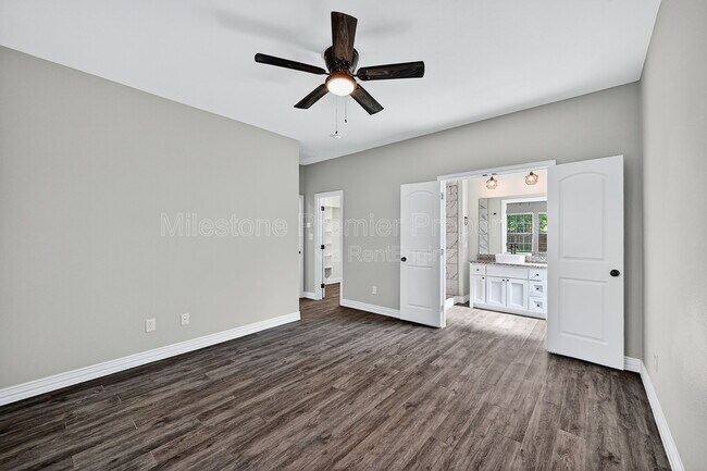 Building Photo - 320 W Bond St