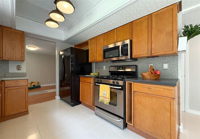 Building Photo - 8401 Loralinda Dr