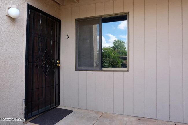 Building Photo - 6625 E Golf Links Rd