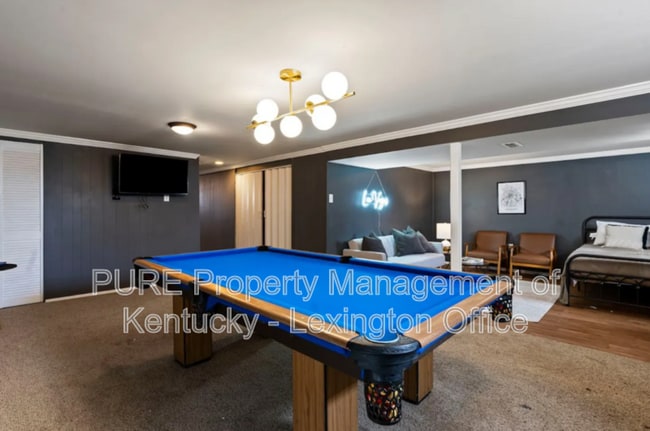 Building Photo - 2104 Tamarack Dr