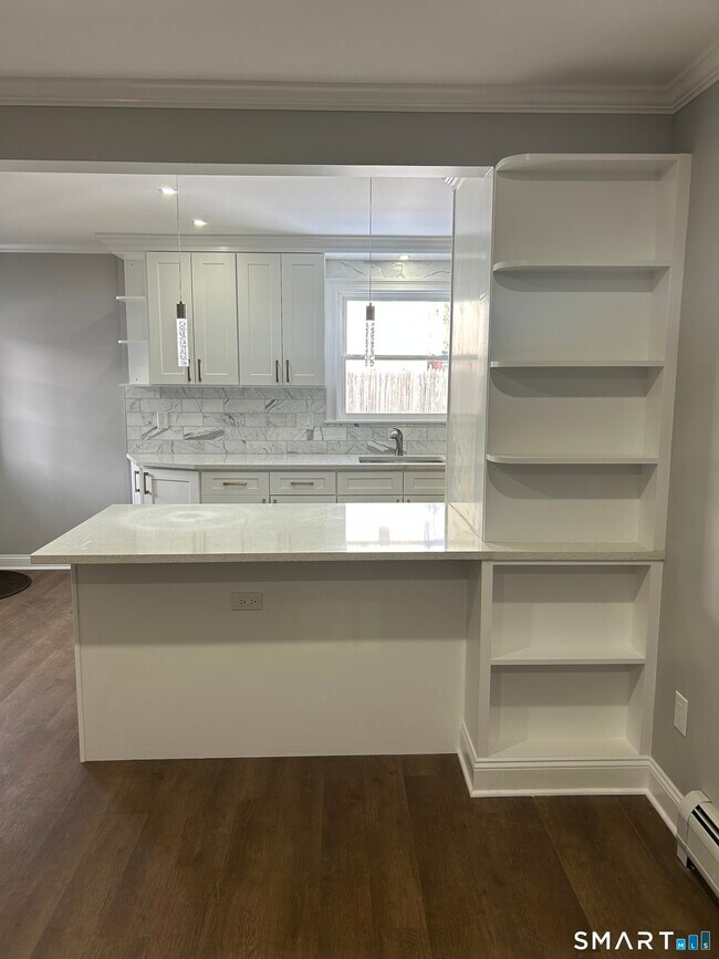 Building Photo - 54 Forest St