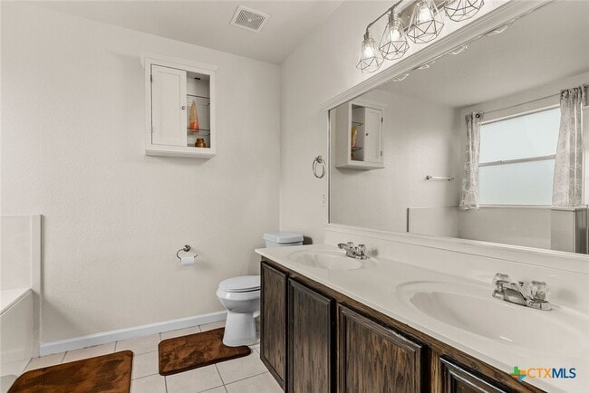 Building Photo - 2500 Waterfall Dr