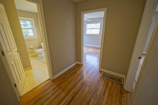 Building Photo - Sublease: Available 7/22/25 Beautiful 4/2 ...