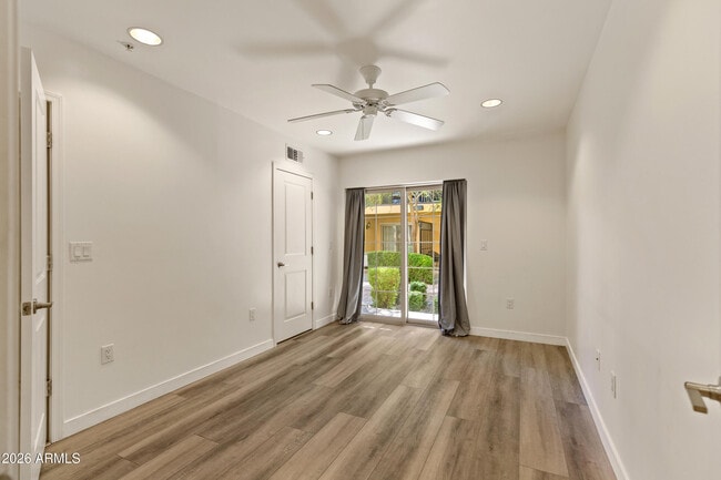 Building Photo - 421 W 6th St