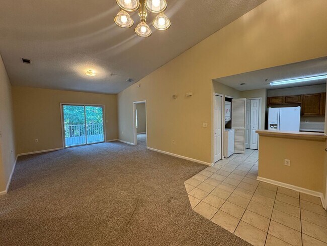 Building Photo - $500.00 Off 1st Month's Rent! Timber Run Condo