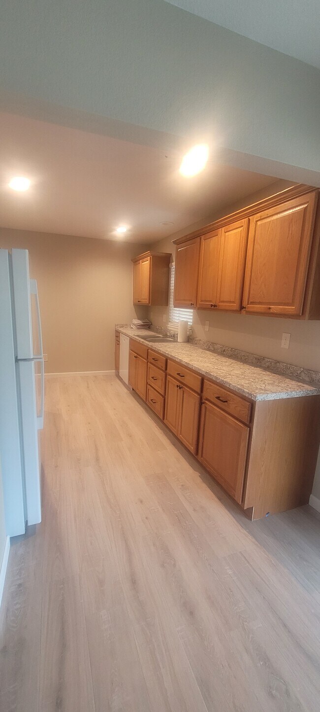 Building Photo - 403 28th Ave Ct