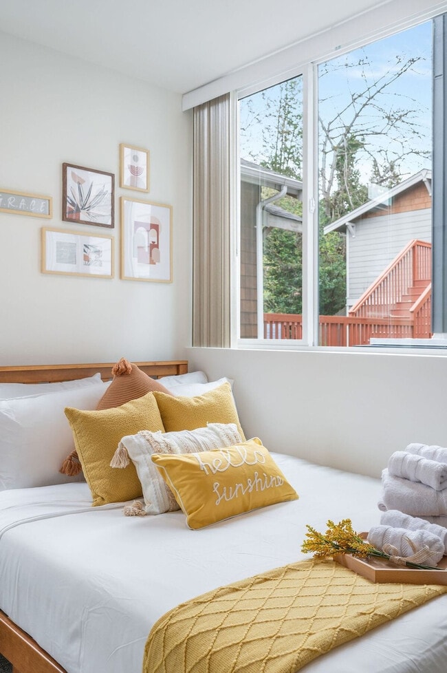 Building Photo - 34 W Cremona St