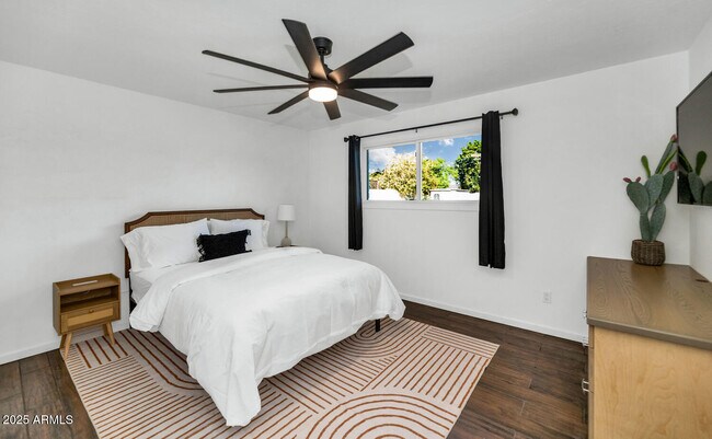 Building Photo - 3234 E Larkspur Dr