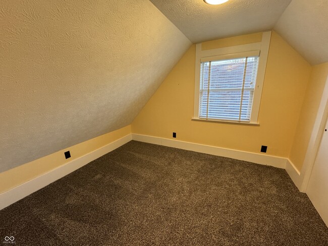 Building Photo - 449 Yandes St