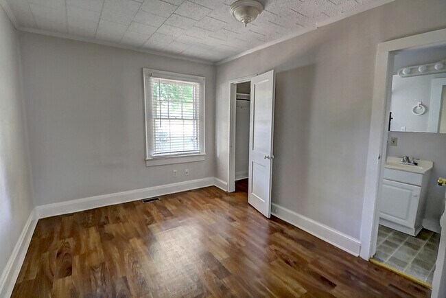 Building Photo - 300 Bates Ave