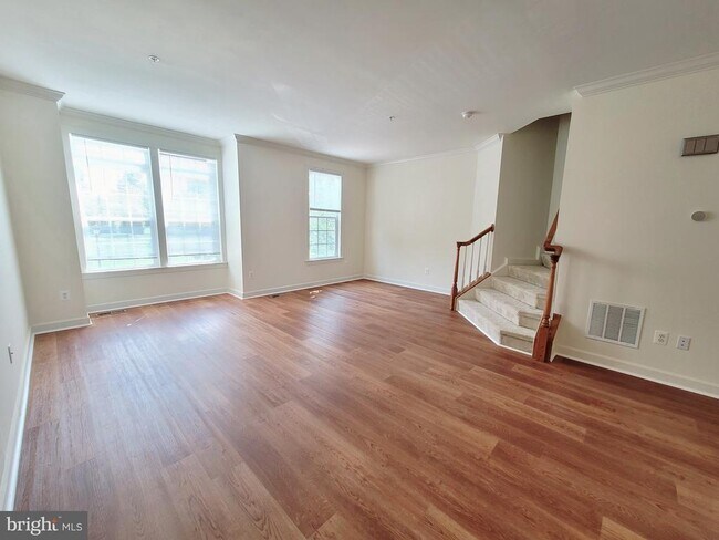 Building Photo - 4066 Finsbury Lane