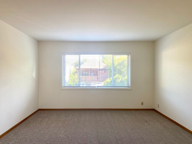 Building Photo - Immaculate 1BR/1BA! Downtown San Anselmo! Parking! Laundry! PROGRESSIVE