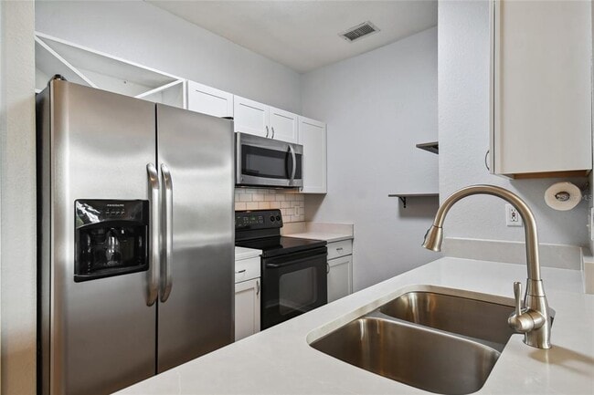 Building Photo - 5000 Culbreath Key Way