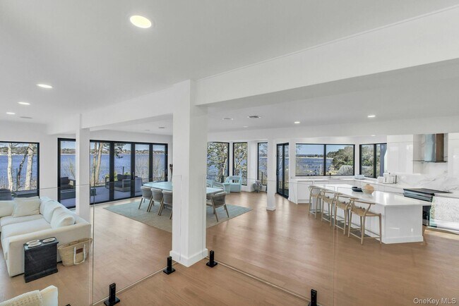 Building Photo - 10 Bay View Dr