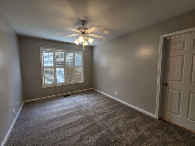 Building Photo - $1850 3 Beds 2.5 Bath + Bonus Room & Storm...