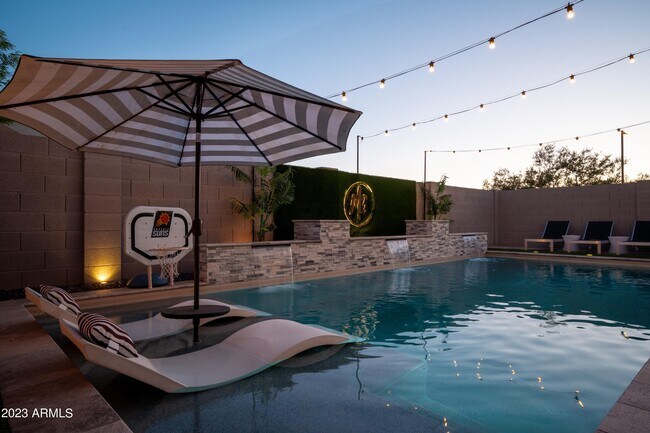 Building Photo - 2257 W Roy Rogers Rd