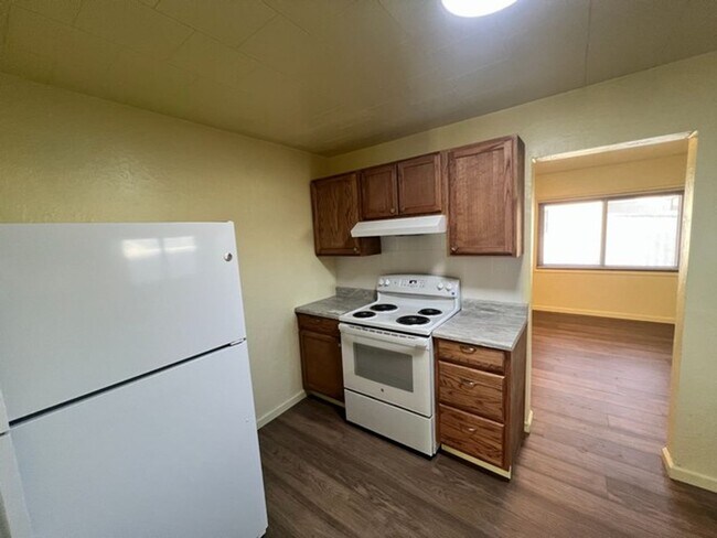 Building Photo - Central Sparks 2 Bedroom Duplex