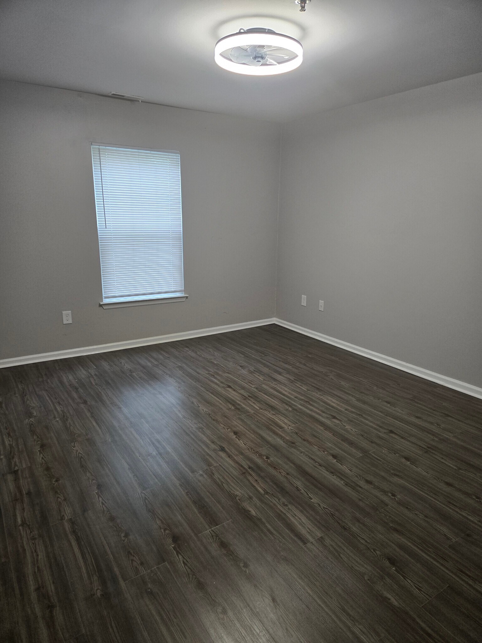 Spacious bedrooms - 417 Ashton Ln