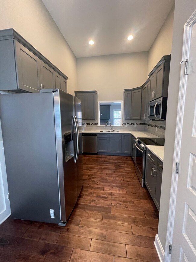 Building Photo - 4 Bedroom + Finished Basement for Rent in Ooltewah