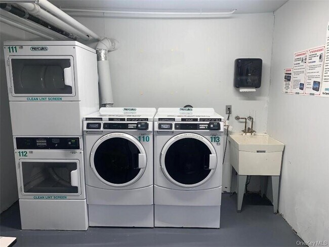 Building Photo - 12 Charles Ln