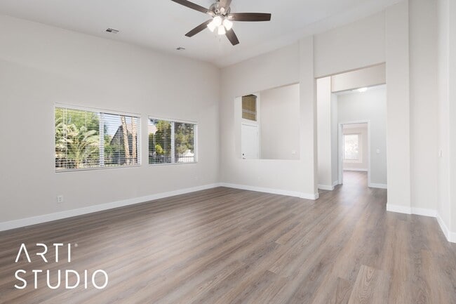 Building Photo - Townhome in Sunset Greens