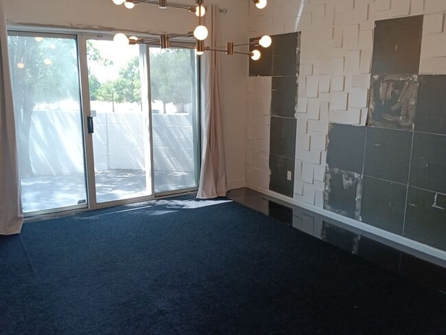Building Photo - 3 Bedroom, 2.5 Bathroom Home! Schedule a S...