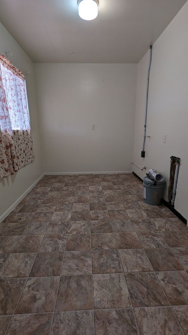 Building Photo - 3 Bedrooms and 2 Bath Rental