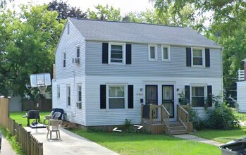 Building Photo - 4264-4266 N Sercombe Rd