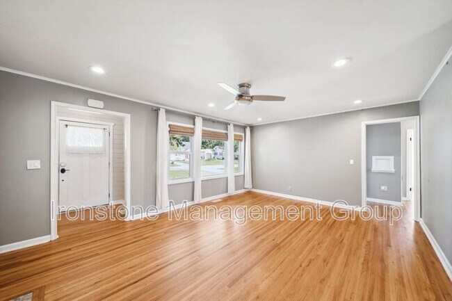 Building Photo - 1414 S Sandusky Ave