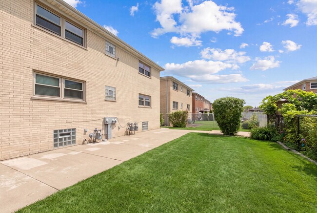 Building Photo - 8440 W Windsor Ave